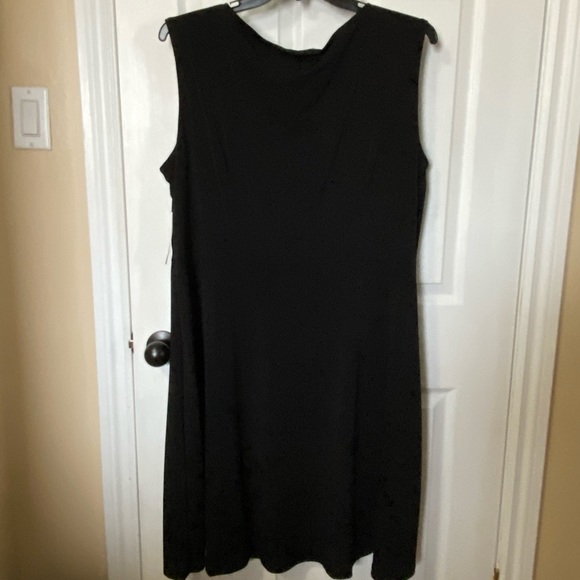 Women’s dress NWT - Picture 3 of 4